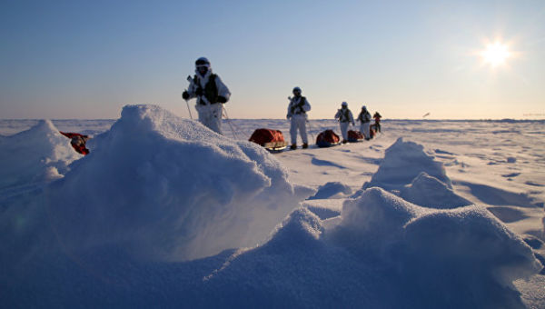 Участники комплексной экспедиции к Северному полюсу, организованной Минобороны РФ. Архивное фото
