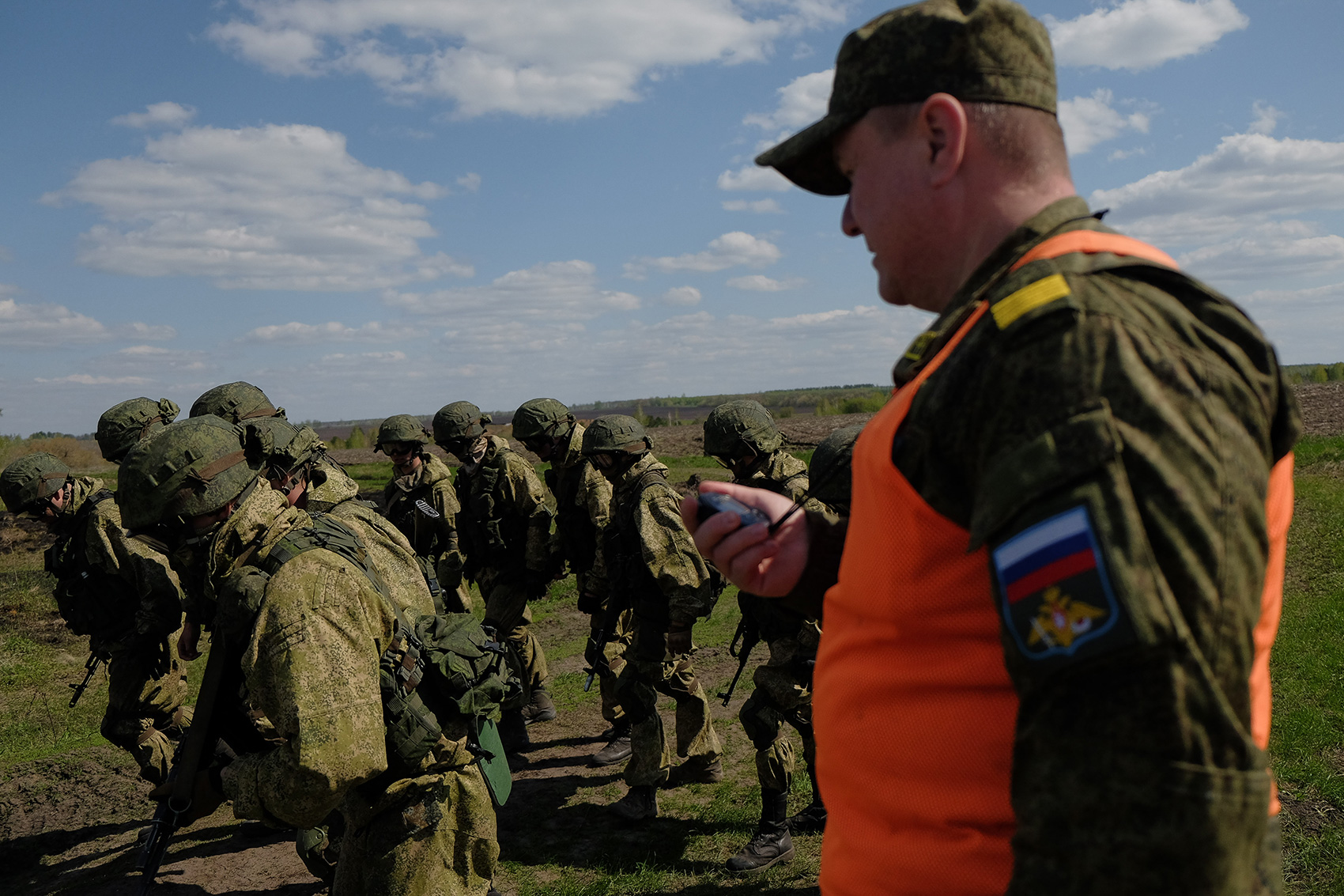 Фото учений. Военные учения. Разведка ЮВО. Марш бросок учения. Армейские учения России в полях.