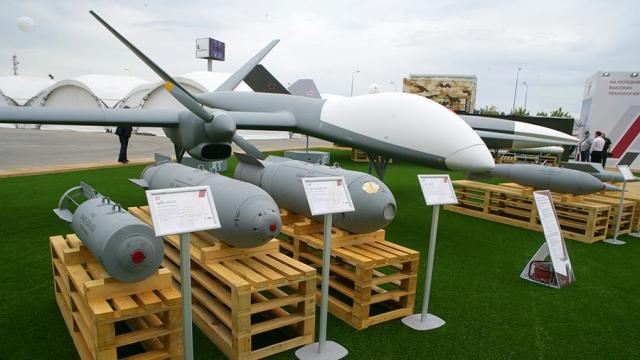 Разведывательно-ударный беспилотный летательный аппарат (БЛА) большой продолжительности полёта «Сириус» на международном военно-техническом форуме «Армия-2020»