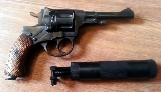 Револьвер "Наган" со съёмным глушителем "Брамит"