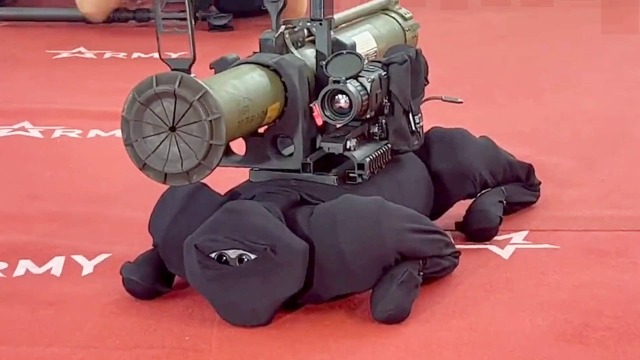Робот-собака с РПГ-26