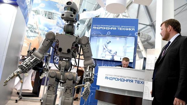 Робот Федор на стенде НПО "Андроидная Техника"
