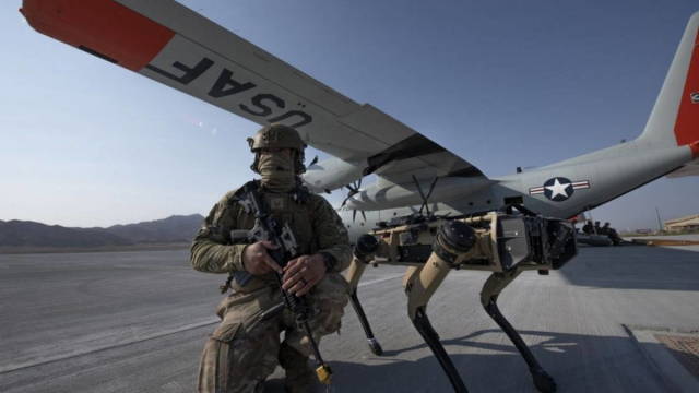 Роботы-собаки охраняют аэродромы ВВС США