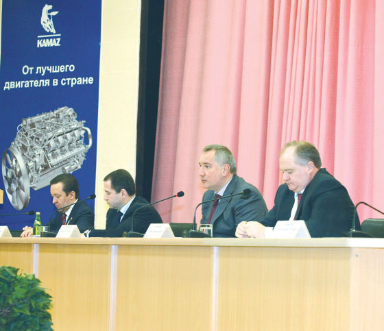 Совещание проводит заместитель председателя Правительства РФ Д.Рогозин