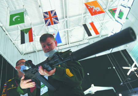Российская промышленность выпускает весь спектр стрелкового оружия. Фото РИА Новости