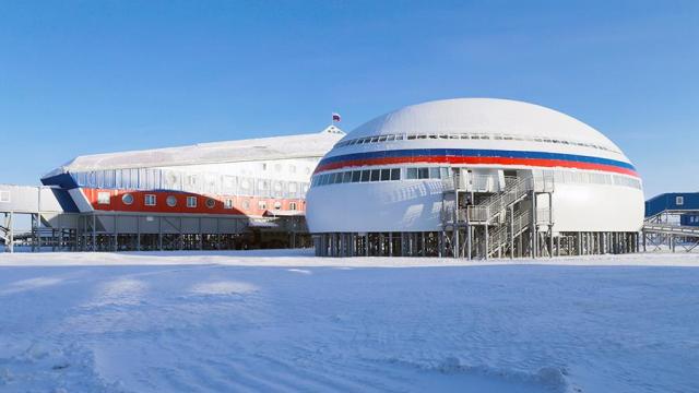 Российская военная база «Арктический трилистник» на острове Земля Александры