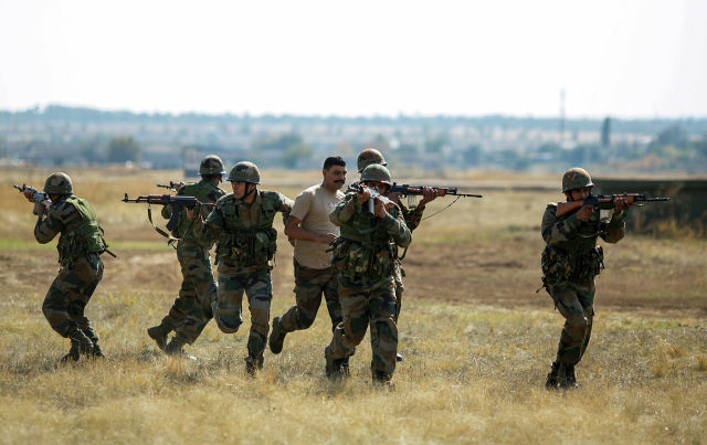 Российские и индийские военнослужащие на совместных антитеррористических учениях "Индра-2014"