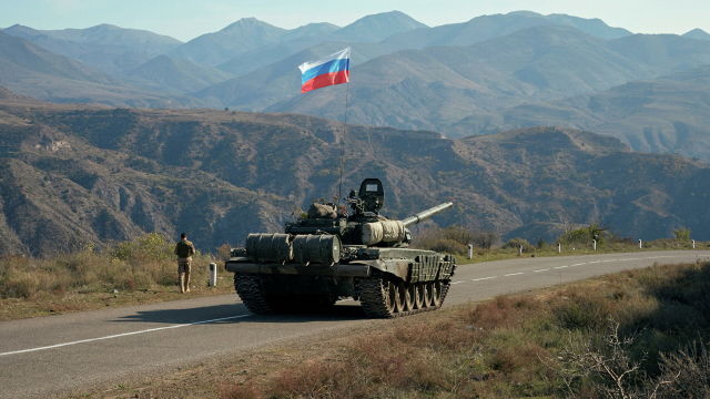 Российские миротворцы недалеко от границы с Арменией