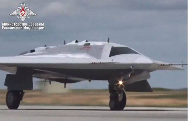 Российский БПЛА С-70 «Охотник» перед взлетом