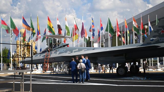 Российский многофункциональный истребитель пятого поколения Су-57 на выставке в рамках Международного военно-технического форума "Армия-2022"