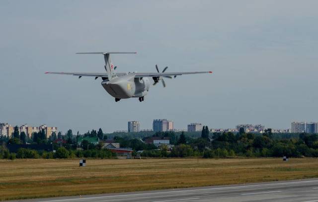 Российский военно-транспортный самолет Ил-112В