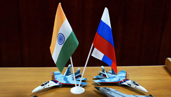 Российский и индийский флаги. Архивное фото