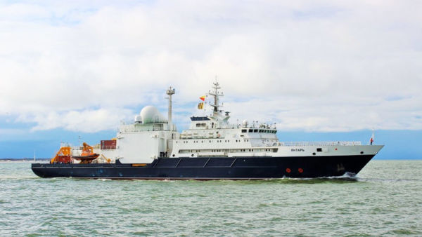 Российское океанографическое исследовательское судно "Янтарь"