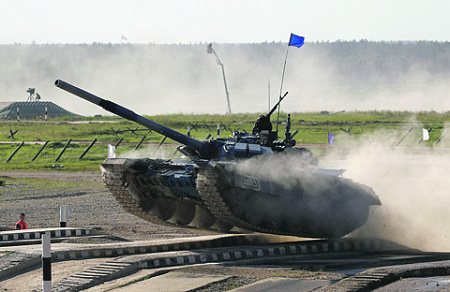 Россия остается одной из немногих стран, серийно производящих новые танки. Фото Reuters