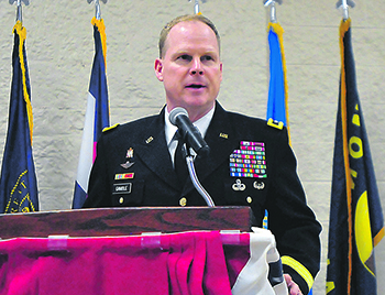 С докладом выступает генерал-лейтенант Дуэйн Гэмбл. Фото с сайта www.army.mil