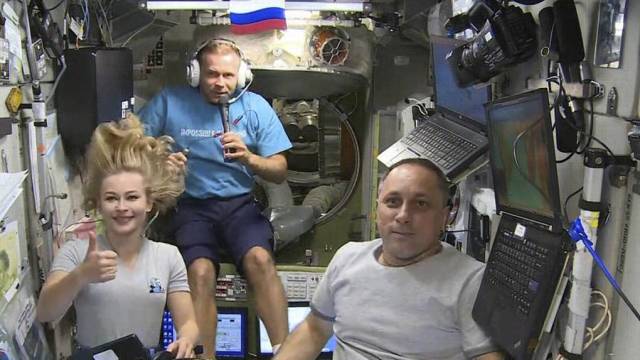 С Юлией Пересильд и Климом Шипенко на борту МКС, 7 октября 2021 года