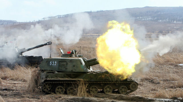Самоходная артиллерийская установка 2С3 "Акация" на учениях артиллерийских подразделений