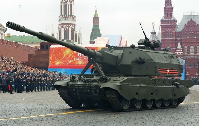 Самоходная артиллерийская установка "Коалиция-СВ" на генеральной репетиции военного парада на Красной площади