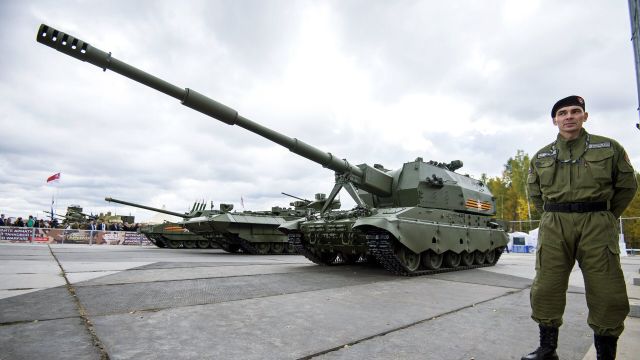 Самоходное артиллерийское орудие 2С35 на базе Т-90 "Коалиция-СВ". Архивное фото