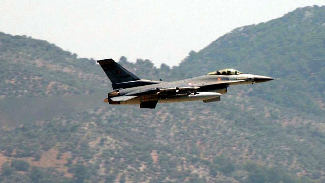 Самолет F-16 ВВС Турции