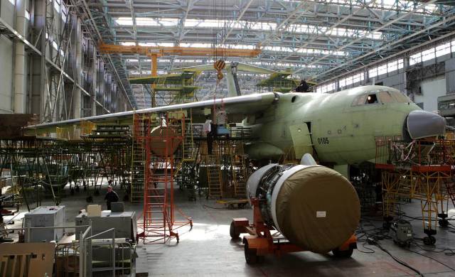 Самолет Ил-76МД-90А на авиастроительном заводе "Авиастар-СП"