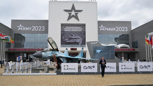 Самолет МиГ-35 на Международном военно-техническом форуме "АРМИЯ-2023"
