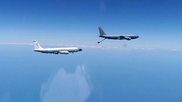 Самолет-разведчик RC-135 и самолет-заправщик КС-135 ВВС США над Черным морем. 26 июня 2020