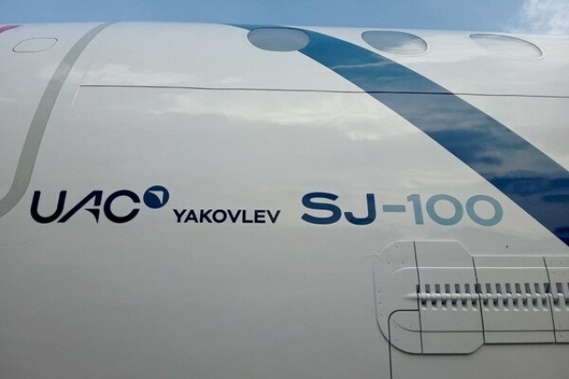Самолёт SJ-100