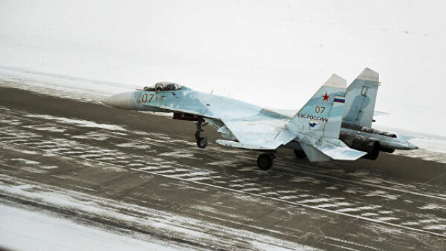 Самолет Су-27 на одном из аэродромов ЗВО