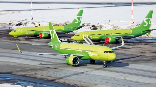 Самолеты Airbus A320neo и Boeing 737MAX авиакомпании S7 ("Сибирь") в аэропорту Толмачево (Новосибирск), март 2019 года
