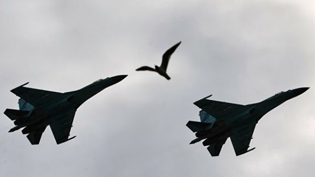 Самолеты-перехватчики Су 27 в Санкт-Петербурге