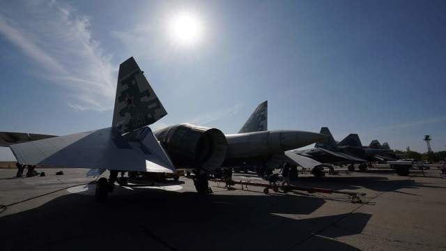 Самолеты Су-57 на стоянке