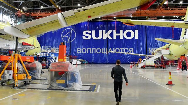 Самолеты Sukhoi Superjet 100 в цехе окончательной сборки