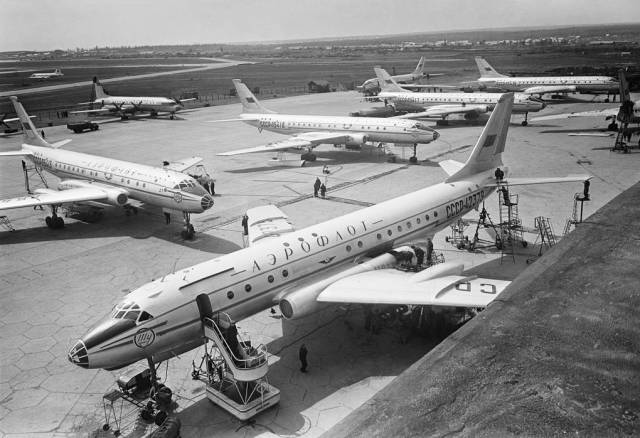 Самолеты Ту-104 на Внуковском аэродроме, 1958 год