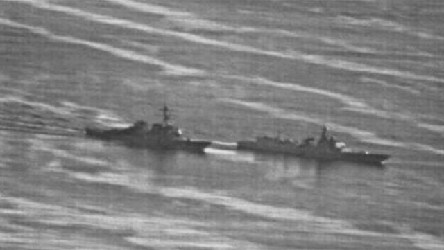Сближение китайского корабля Luyang с американским эсминцем USS Decatur
