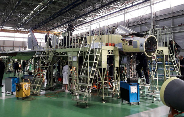 Сборка истребителей МиГ-35 на авиационном заводе в Луховицах