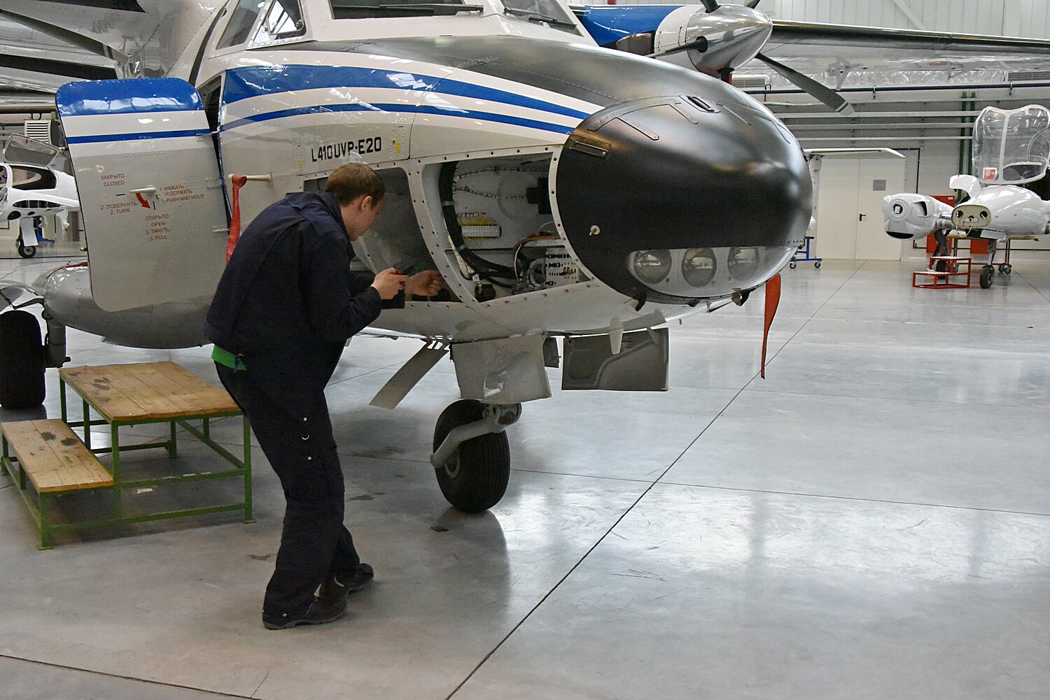 Уральская гражданская авиация. Уральский завод гражданской авиации узга. Самолет l-410 узга. Л-410 Уральский завод гражданской авиации. Л410 самолет узга.