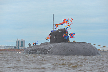 Северодвинские корабелы выпустили серию подводных атомоходов проекта 949А, а последний корпус достроили по измененным чертежам как носитель нового вида оружия. Фото Владимира Карнозова