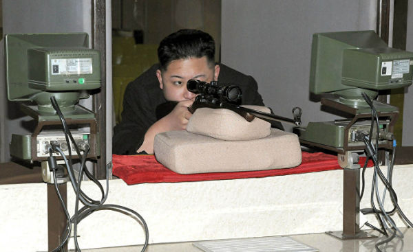 Северокорейский лидер Ким Чен Ын стреляет по мишеням в Пхеньяне