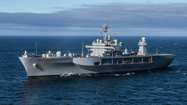 Штабной корабль шестого флота ВМС США "Mount Whitney"