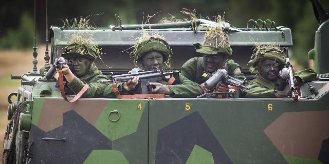 Шведские военные на учениях