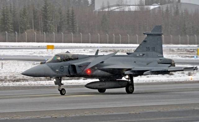 Шведский истребитель Saab Gripen E 39-10 на тестах в Финляндии