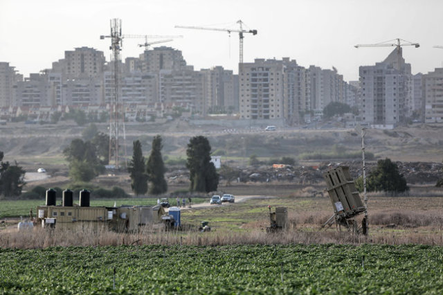 Система противоракетной обороны "Железный купол" на окраине израильского Ашкелона.