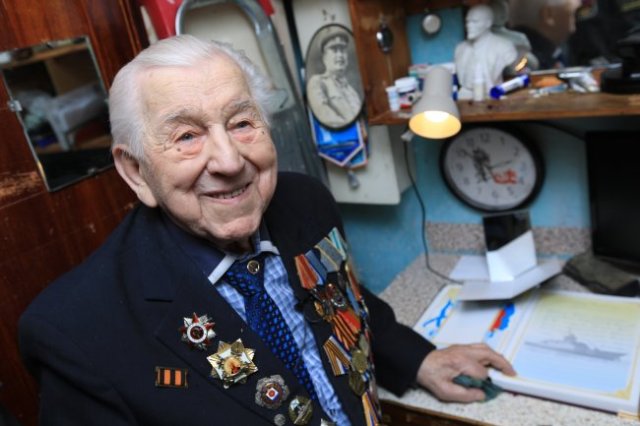 Со 100-летним юбилеем Павла Васильевича Лапшинова поздравляли весь Северодвинск и друзьясевероморцы.