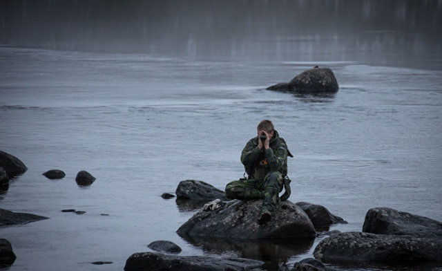 Солдат шведских вооруженных сил во время совместных с НАТО учений «Единый трезубец»