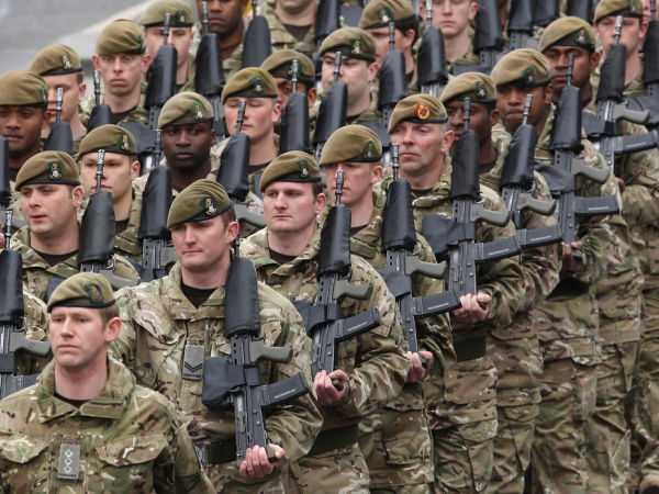 Солдаты британской армии.