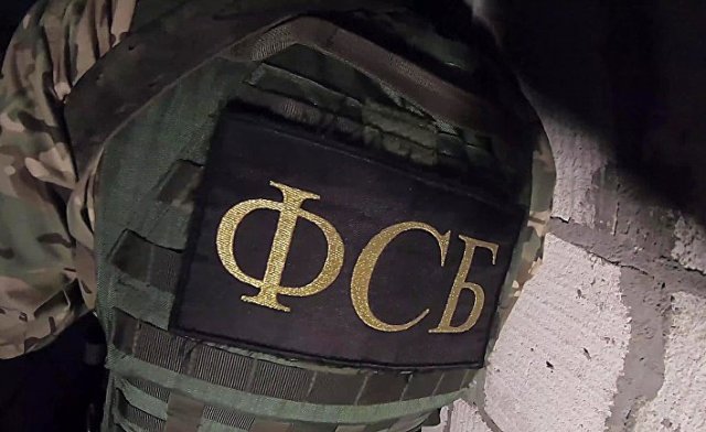 Сотрудники ФСБ РФ проводят задержание