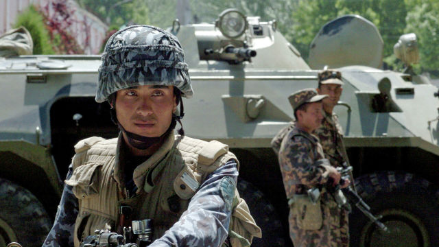 Сотрудники спецназа Узбекистана на КПП