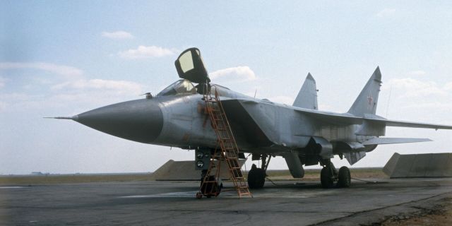 Советский сверхзвуковой истребитель-перехватчик МиГ-31