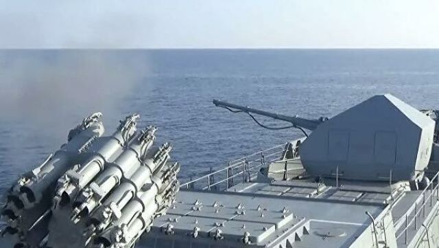 Совместные учения ВМФ и ВКС России в Средиземном море